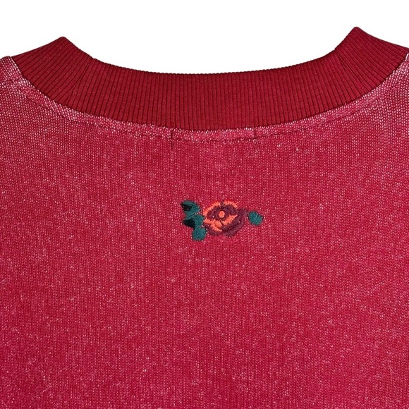 New Burgandy Sweatshirt with Gorgeous Embroidered Roses Size Small NEW - Picture 12 of 13